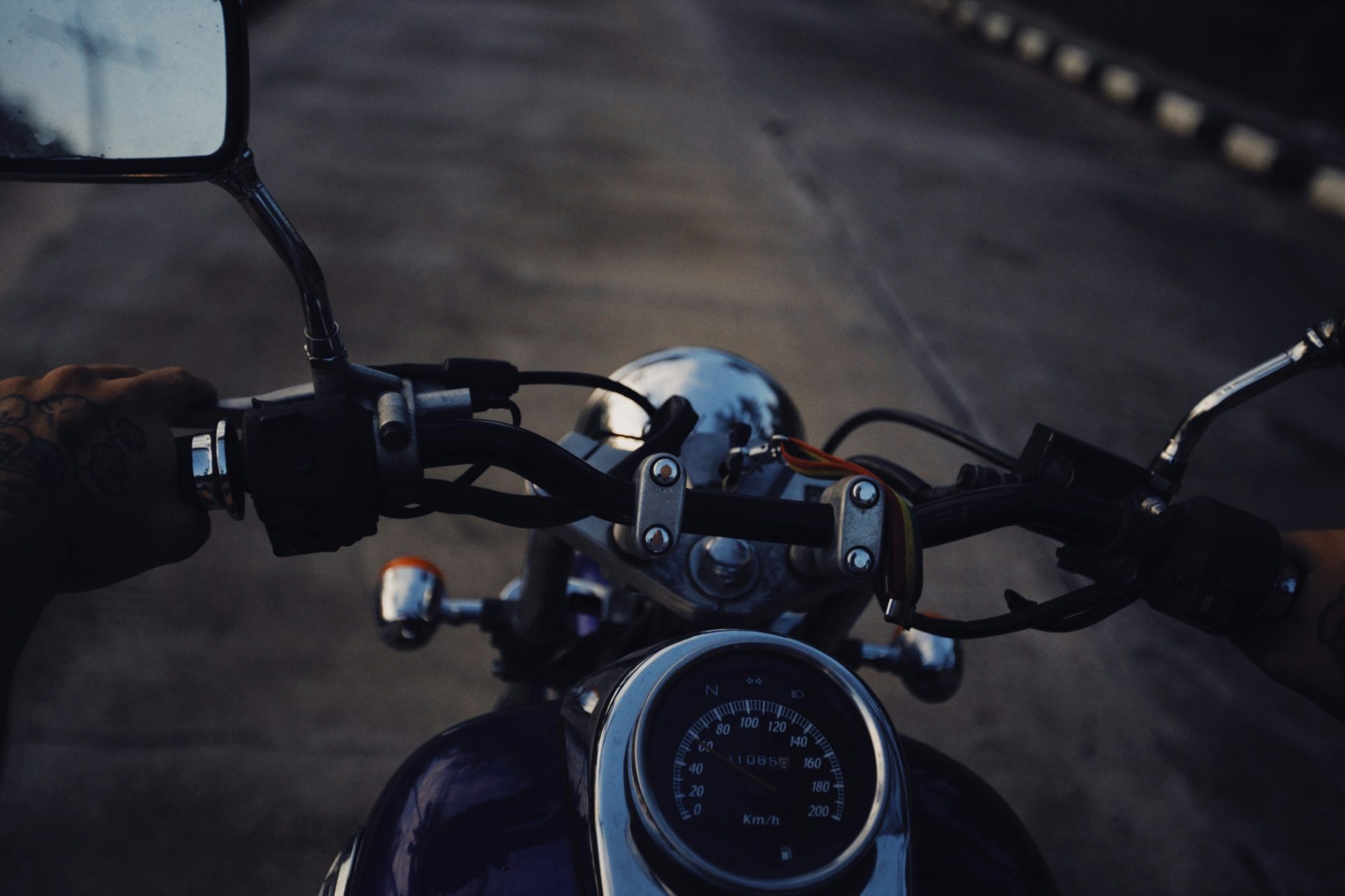 a close up of the handle bars on a motorcycle